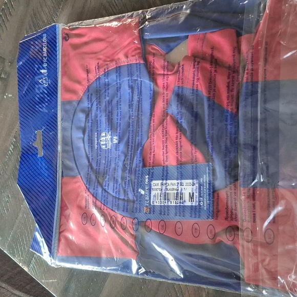 FC Barcelona shirt, Size M in mens - Picture 2 of 3